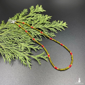 Krótki koralikowy naszyjnik zielono czerwony #1063