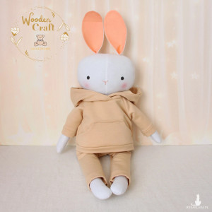 Króliczek Eddie, w beżowym dresiku przytulanka, prezent GOTOWY