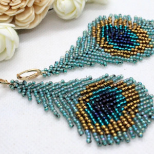 pawie piórka - kolczyki z drobnych koralików