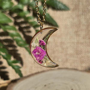 złota zawieszka złoty wisiorek naszyjnik żywica z żywicy kwiaty z kwiatami księżyc kwiaty żywica biżuteria gipsówka