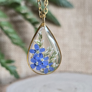 Złota zawieszka złoty wisiorek kwiat naszyjnik żywica z żywicy kwiaty łezka łza niezapominajka niezapominajki