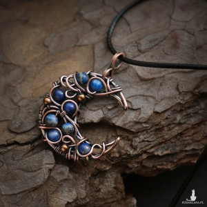 Wisiorek miedziany księżyc z lapis lazuli wire wrapping