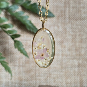 Złota zawieszka złoty wisiorek naszyjnik żywica z żywicy kwiaty z kwiatami jajowata retro naturalna delikatna dziewczęca kobieca kolorowa różowa