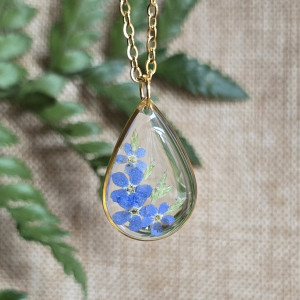 Złota zawieszka złoty wisiorek kwiat naszyjnik żywica z żywicy kwiaty łezka łza niezapominajki