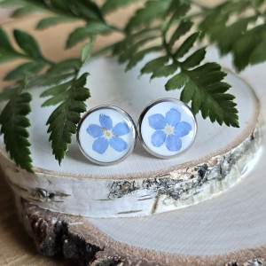 Srebrne kolczyki wkręty sztyfty żywica z żywicy kwiaty z kwiatami suszone prawdziwe kwiaty retro vintage kobiece na prezent delikatne niebieskie niezapominajki niezapominajkami