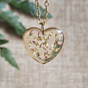 Złota zawieszka złoty wisiorek kwiat naszyjnik żywica z żywicy kwiaty z kwiatami serce serduszko wrzos różowa
