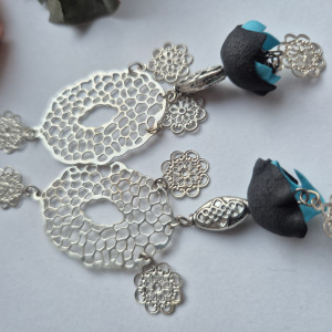 Kolczyki Kiedyś była pępkiem świata teraz brzuch jej lata