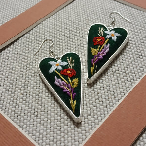 Ręcznie haftowane kolczyki  DLA ŁUCJI