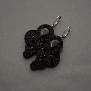 czarne kolczyki /klipsy sutasz