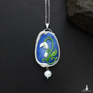 Naszyjnik z przebiśniegiem i perłą słodkowodną