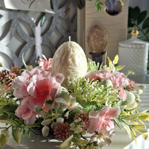 Stroik wielkanocny ze świecą