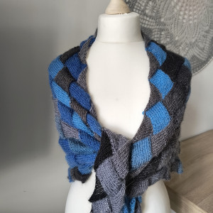 Chusta robiona na drutach