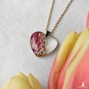 Naszyjnik serce z kwiatami, różowy naszyjnik w żywicy