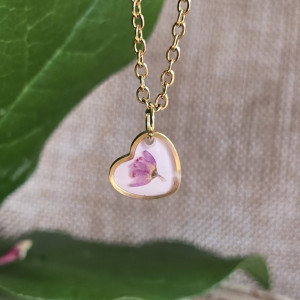 Zawieszka z różowym kwiatem wisiorek złoty serce