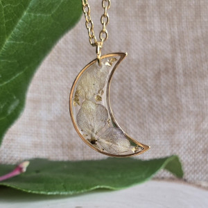 złota zawieszka złoty wisiorek naszyjnik żywica z żywicy kwiaty z kwiatami księżyc kwiaty żywica biżuteria hortensja