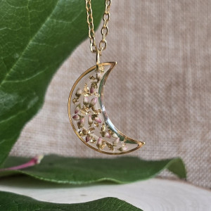 złota zawieszka złoty wisiorek naszyjnik żywica z żywicy kwiaty z kwiatami księżyc kwiaty żywica biżuteria wrzos