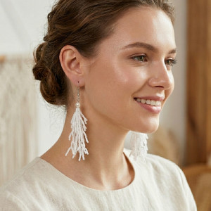 Długie Kolczyki Boho z Białych Koralików – Ślubne Kolczyki Chwosty z Perłą