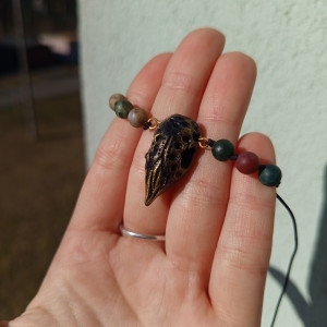 bransoletka czaszka kruka z lawą i agatem . idealna na prezent, magic, fantasy, goblincore, fairycore