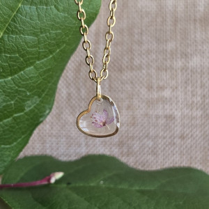 Zawieszka z różowym kwiatem wisiorek złoty serce