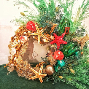 Wianek dekoracyjny morski – muszle, rozgwiazdy i suszone rośliny | styl boho / coastal | dekoracja ściany 33 cm