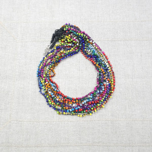 7034 Szydełkowy naszyjnik kaskadowy – 10 sznurów szklanych koralików