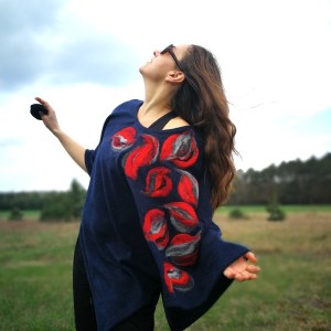 poncho granatowe wiosenne w kwiaty boho