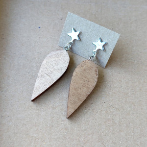 Drewniane Kolczyki „Gwiezdny Pył” – Gwiazdki i Drewno