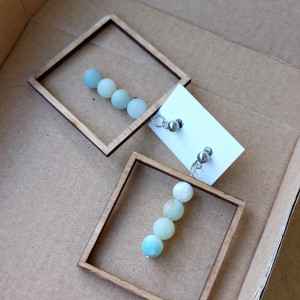 🌿 Geometryczne Kolczyki „Amazonitowe Ramki” – Minimalizm & Natura