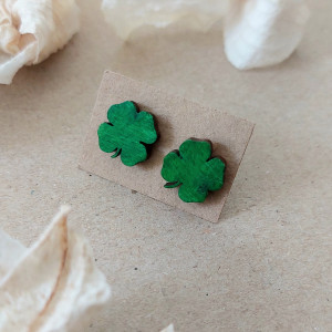 🍀 Drewniane Kolczyki „Talizman Szczęścia” – Zieleń & Natura