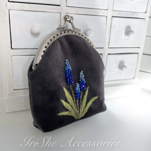 Portmonetka damska welurowa “Szafirek” haftowana ręcznie