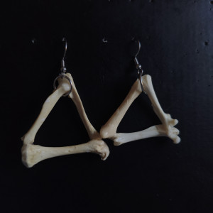 Kolczyki trójkąt z kości