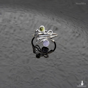 Pierścionek srebrny z oliwinem i tanzanitem