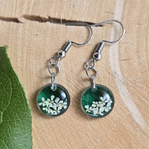 Srebrne kolczyki z zielonymi kwiatami z żywicy żywica epoksydowa z suszonymi prawdziwymi kwiatami