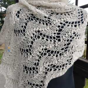 Ażurowy szal mgiełka