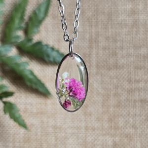 Srebrna zawieszka z różowymi kwiatami