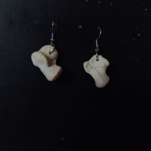 Kolczyki kości szczeniaka