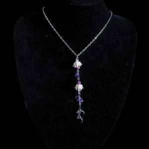 Naszyjnik z ametystem i skrzydłem nietoperza