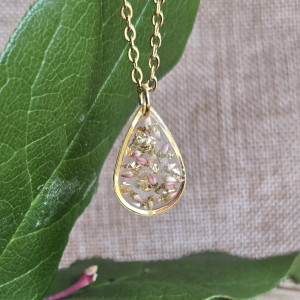 Złota zawieszka złoty wisiorek kwiat naszyjnik żywica wrzos