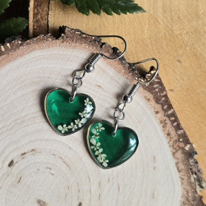 Srebrne kolczyki z kwiatami z żywicy żywica epoksydowa z suszonymi prawdziwymi kwiatami zielone serca