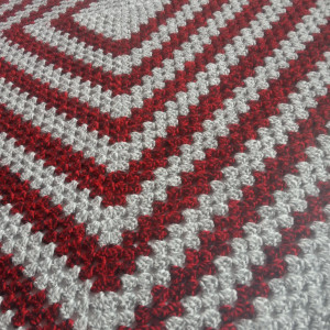 Narzuta koc szaro bordowy