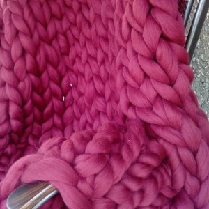 Duży koc z merynosa, bordowy