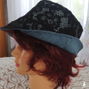 Kapelusik bucket hat jeansowo-koronkowy dwustronny na trzy pory roku