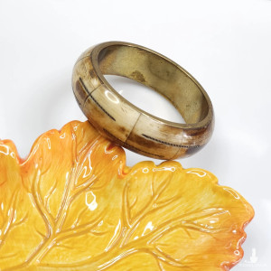 Masywna bransoletka mosiężna Bangle Vintage 70s Boho Kość Róg 67g V 195