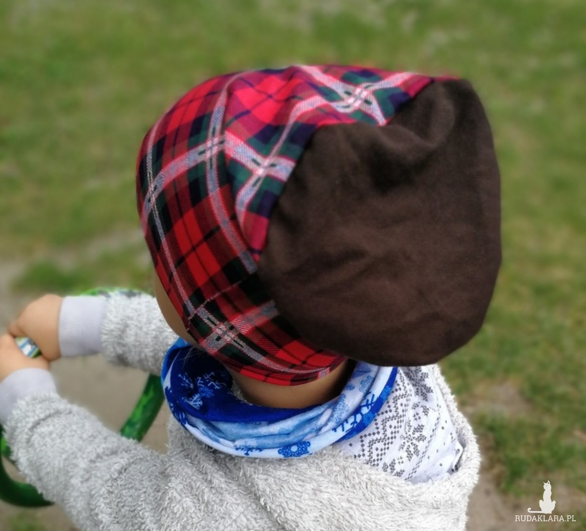 czapka dziecięca w kratkę dla 3-latka