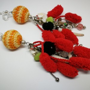 klipsy długie etno pompony kolorowe- o zakład idę że wódz ostrą ma dzidę!