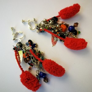 klipsy długie wiszące kolorowe pompony boho etno