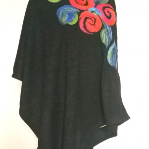 poncho z dzianiny wełnianej czarne handmade w kwiaty