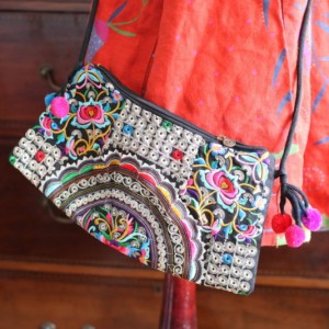 torba haftowana z pomponami