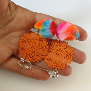 klipsy kolorowe puszki tęczowe pompony boho orient