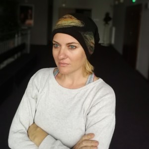 czapka handmade wełniana z kwiatem